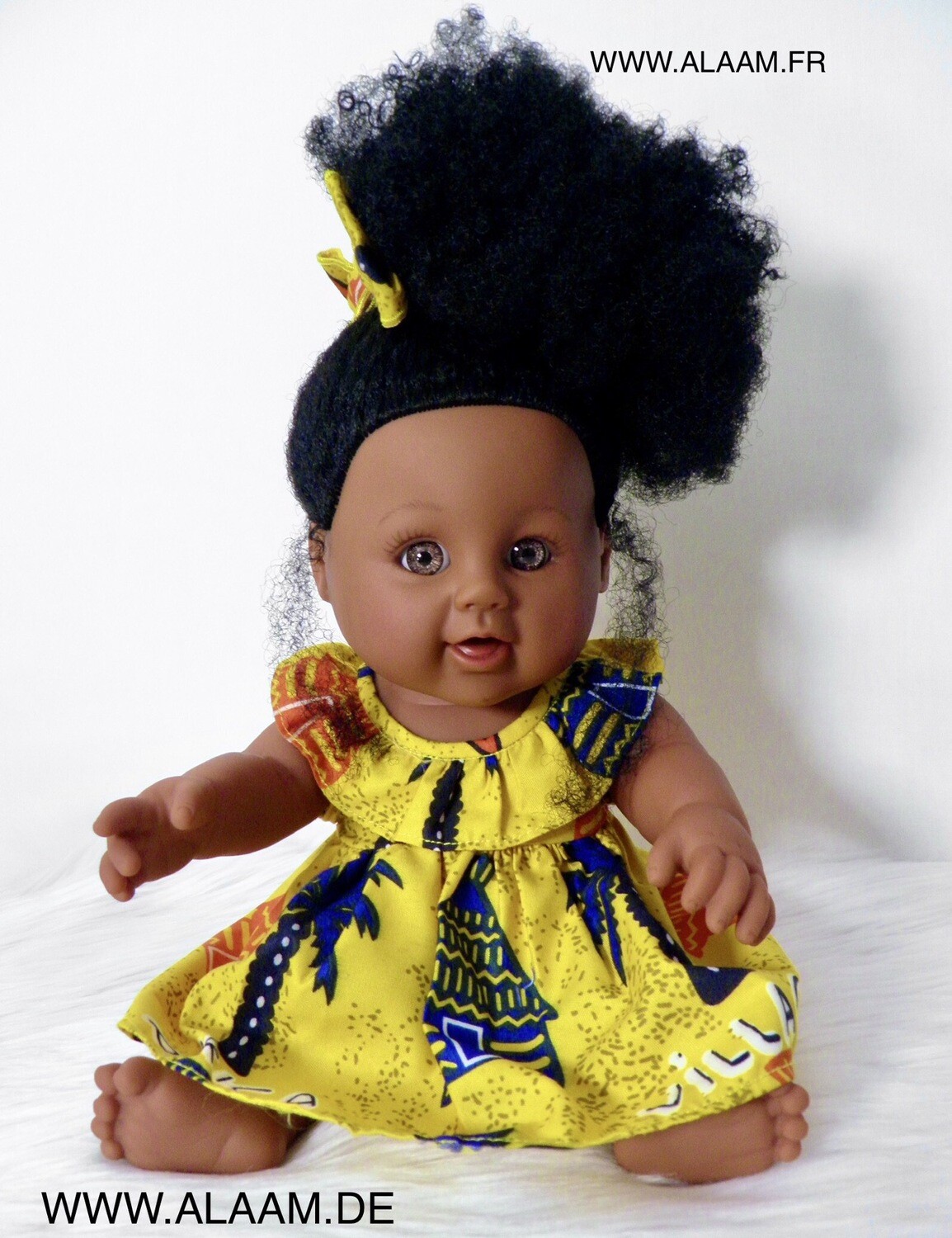 Afrikanische Puppe in Chacha-Kleid 