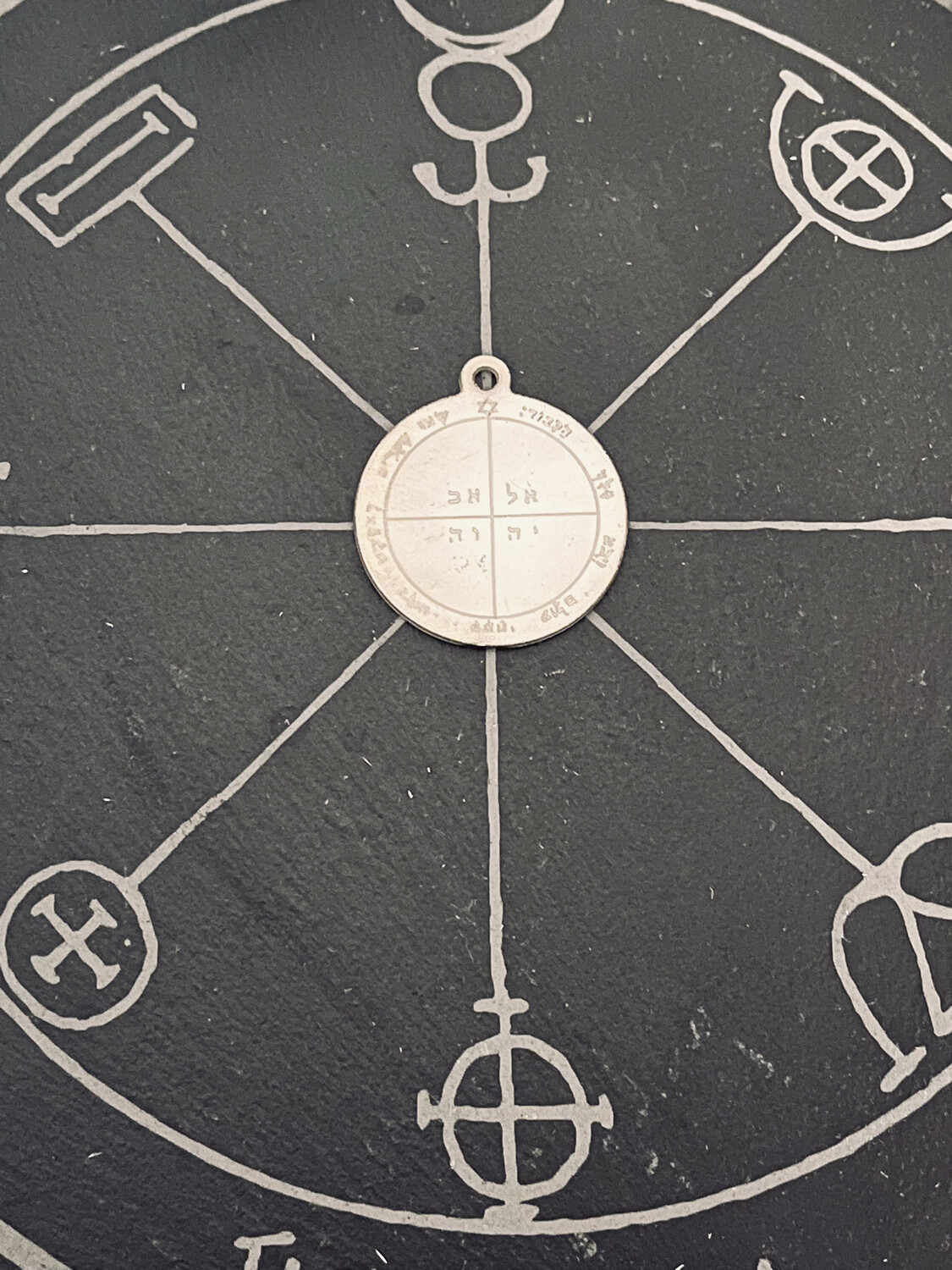 File:First Pentacle of the Moon.png - Wikimedia Commons