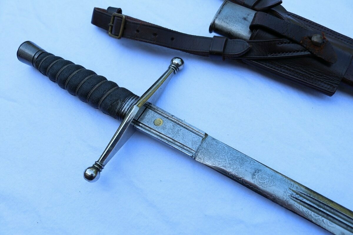 Edwardian Cameron Highlanders officer's sword, with cross-hilt, to James Brander-Dunbar (served in Sudan, Boer War and WW1)