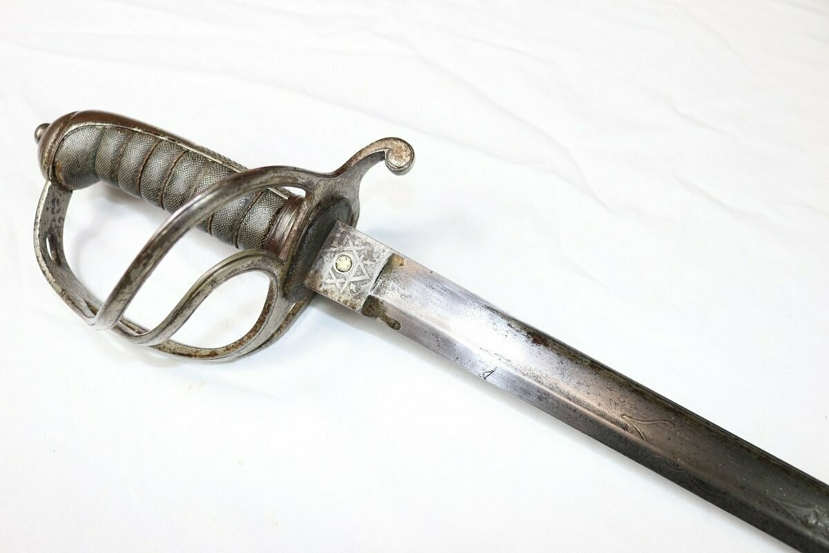 Late-Victorian Light Cavalry Officer's Sword By Edward Thurkle