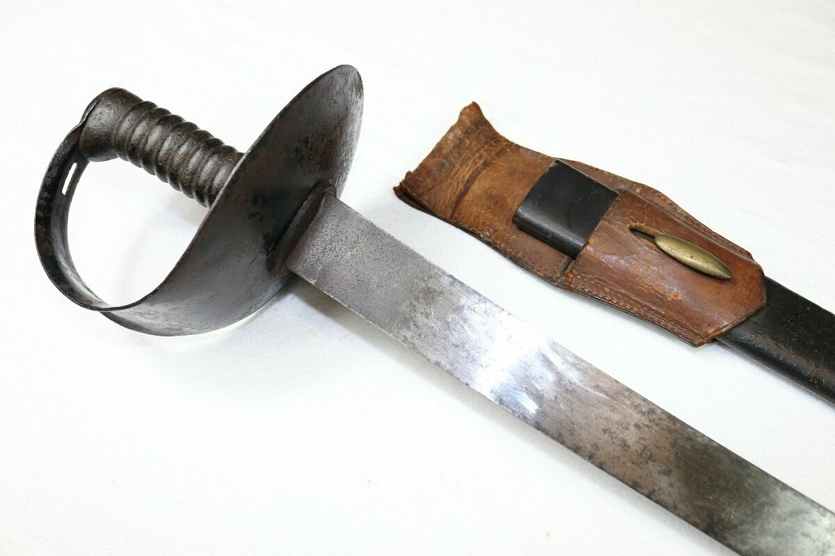 Royal Navy 1845 Pattern Cutlass With Scabbard & Frog