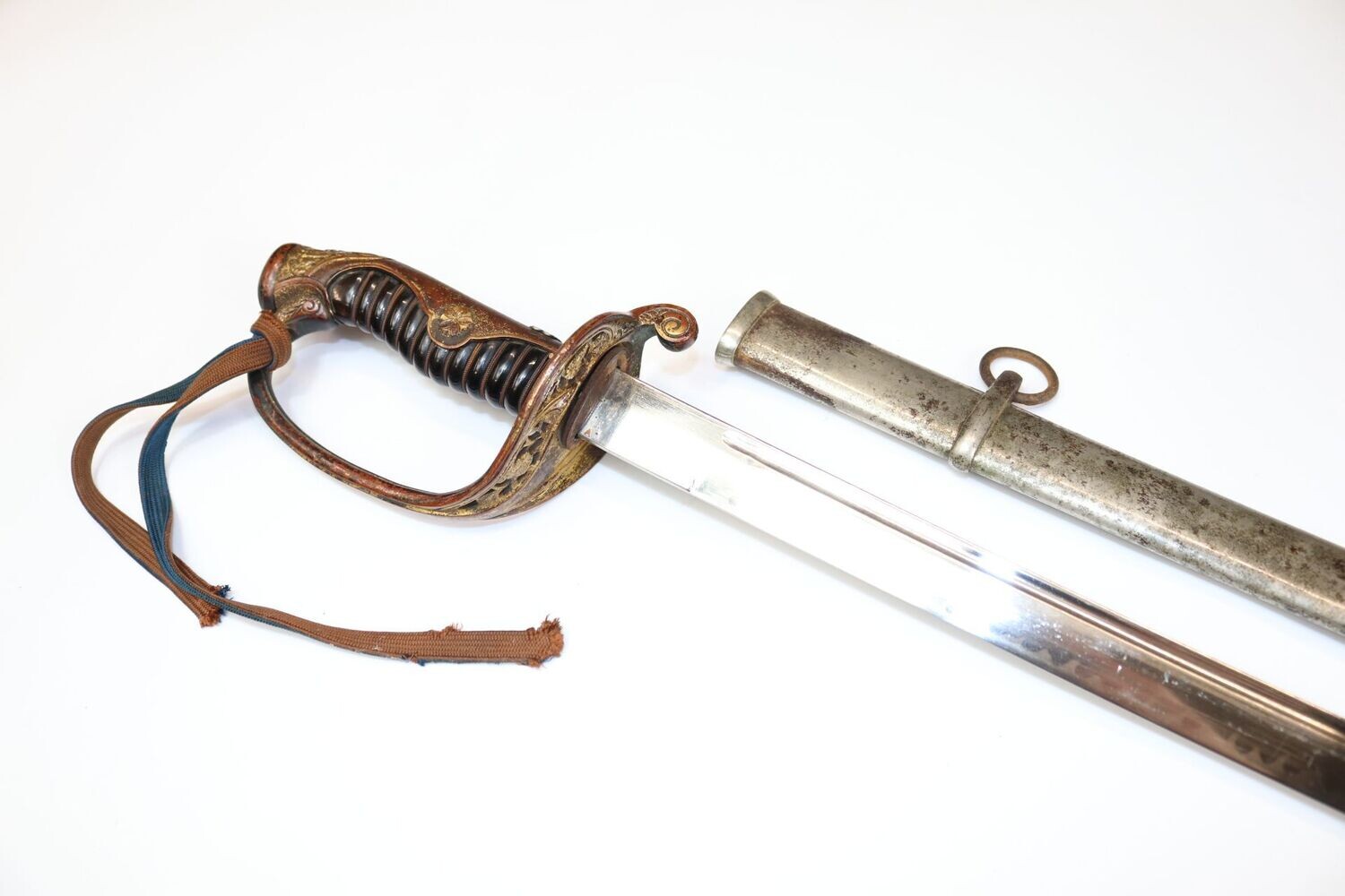 Imperial Japanese Infantry Officer's Kyu-Gunto Type 19, with Mon