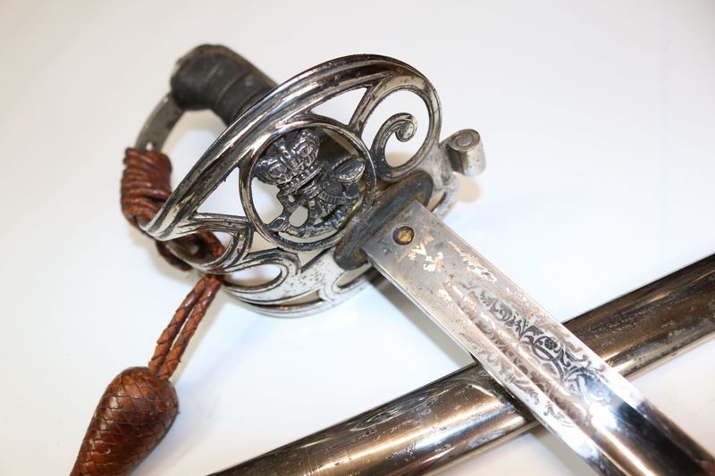 Late-Victorian 1892-bladed Rifles Officer's Sword by Mole
