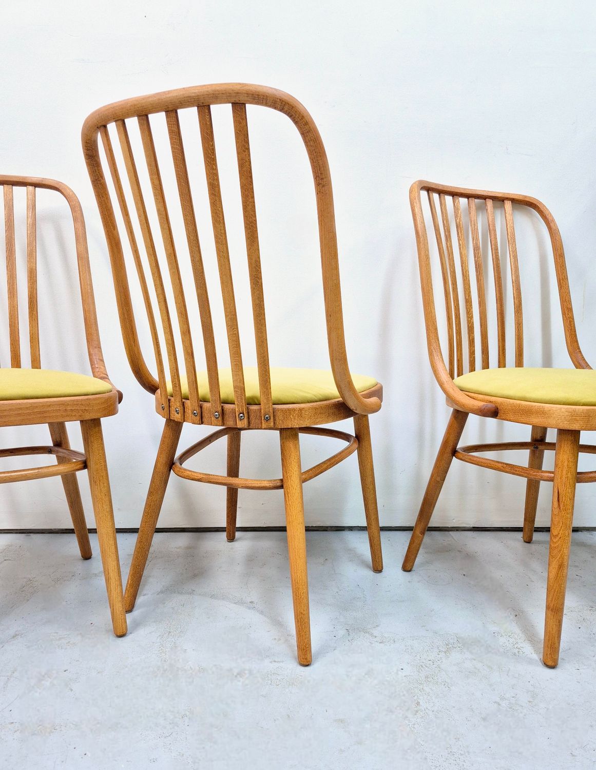 Set of 4 Mid Century Ligna Drevounia Bentwood Chairs