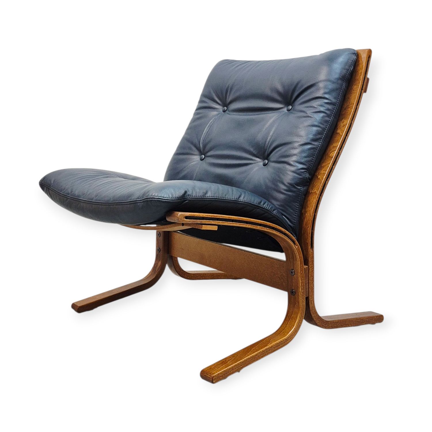 Mid Century Dark Blue Leather Siesta Chair by Ingmar Relling for Westnofa Mid Century Dark Blue Leather Siesta Chair by Ingmar Relling for Westnofa