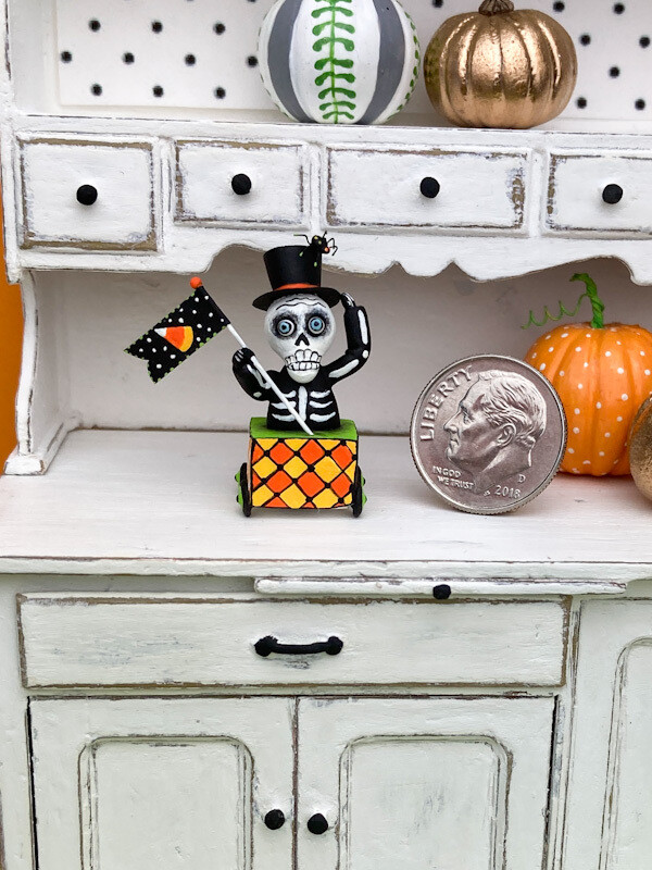 1:12 Halloween Skelly On Wheels