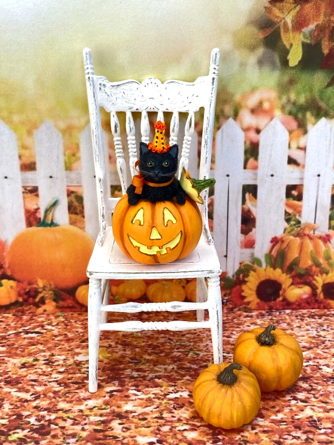 1:12 Halloween Cat in Jack-o-Lantern