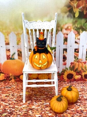 1:12 Halloween Cat in Jack-o-Lantern