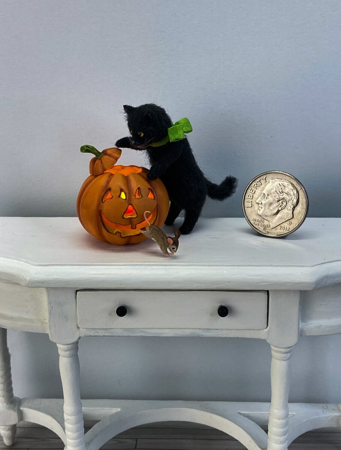 1:12 Scale Black Cat and Mouse Friend With Illuminated Jack-O-Lantern