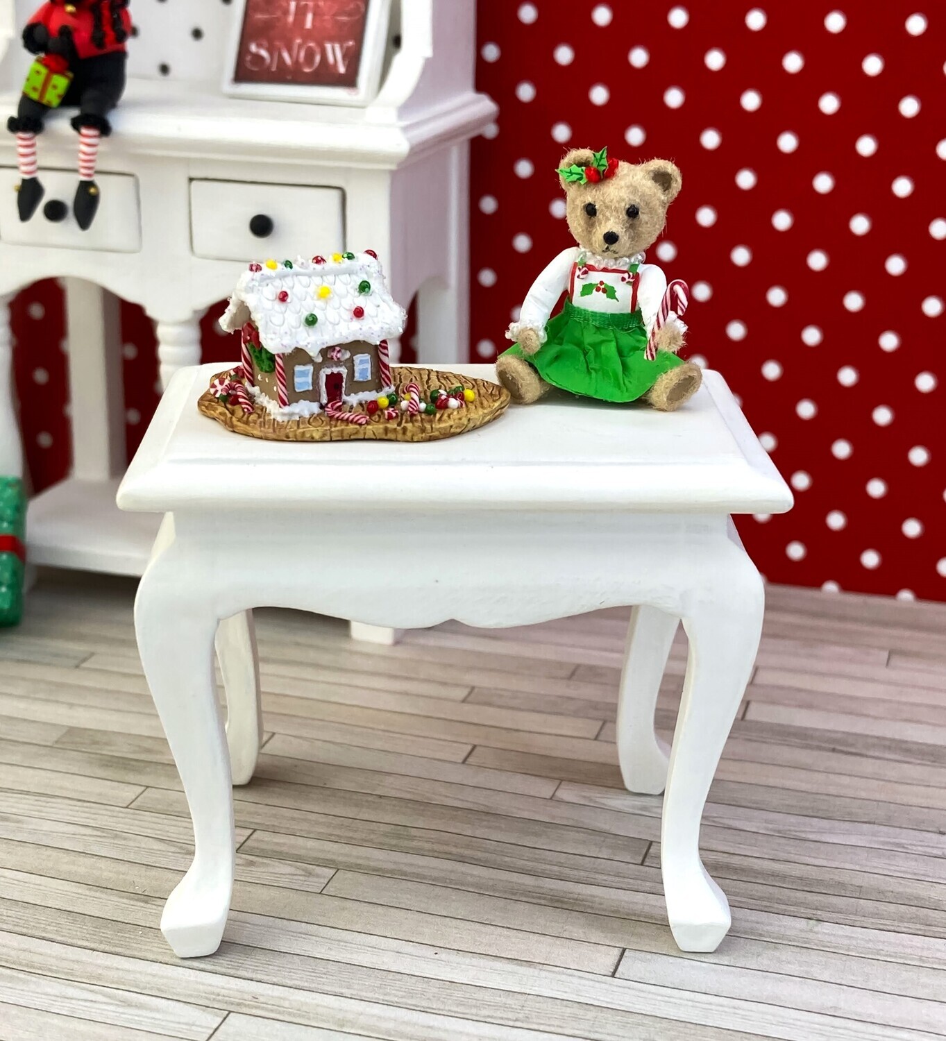1:12 Scale Christmas Bear With Gingerbread House