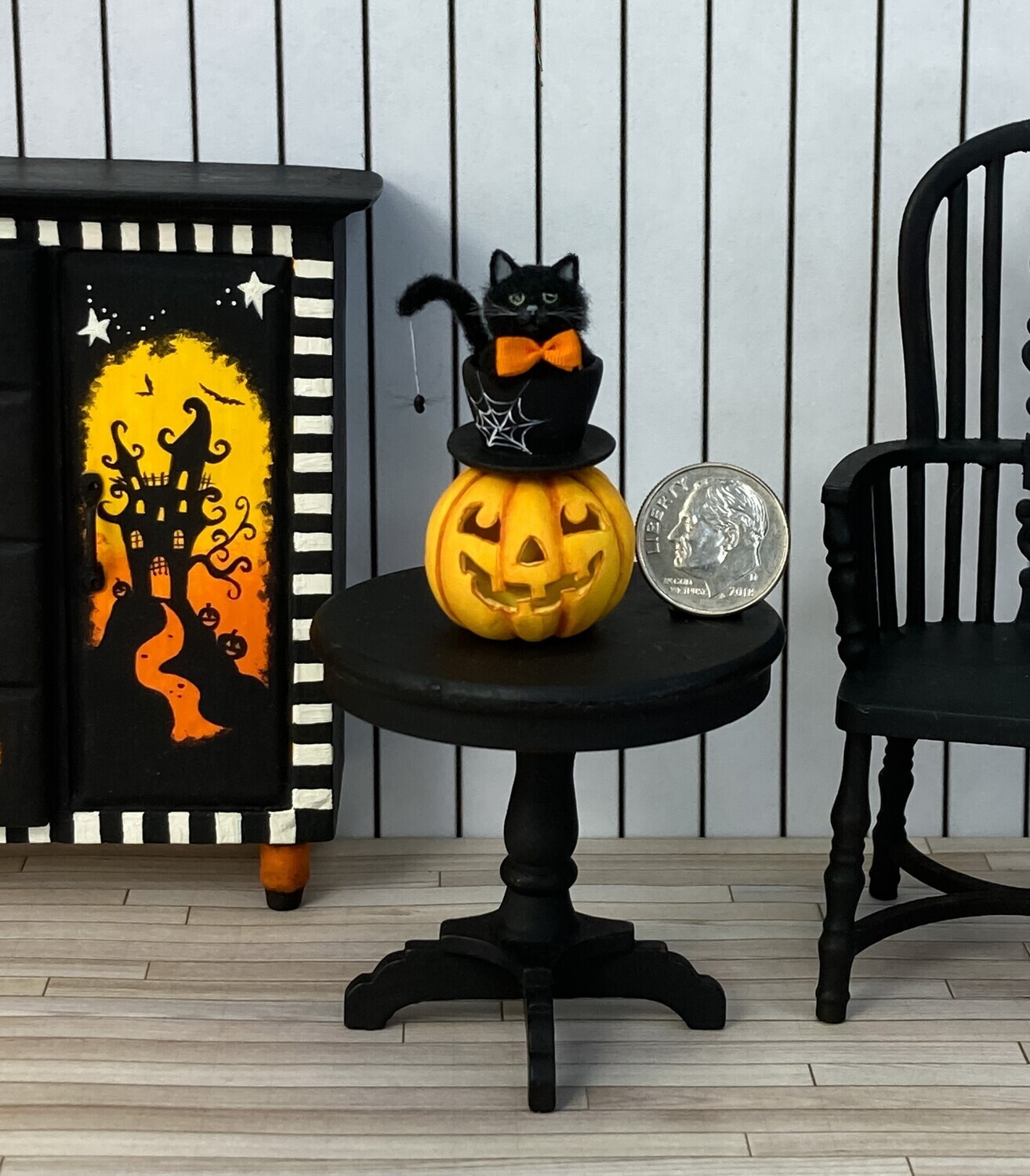 1:12 Scale Illuminated Black Cat On Jack-Lantern