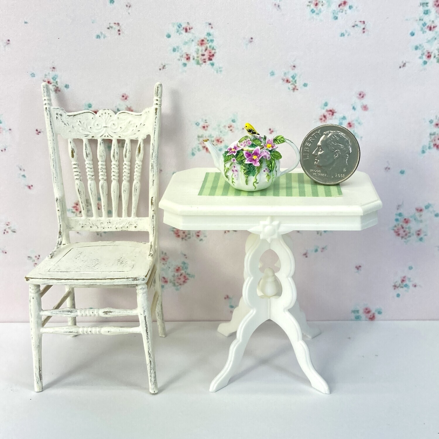 1:12 Scale Charming Gold Finch Lily Teapot