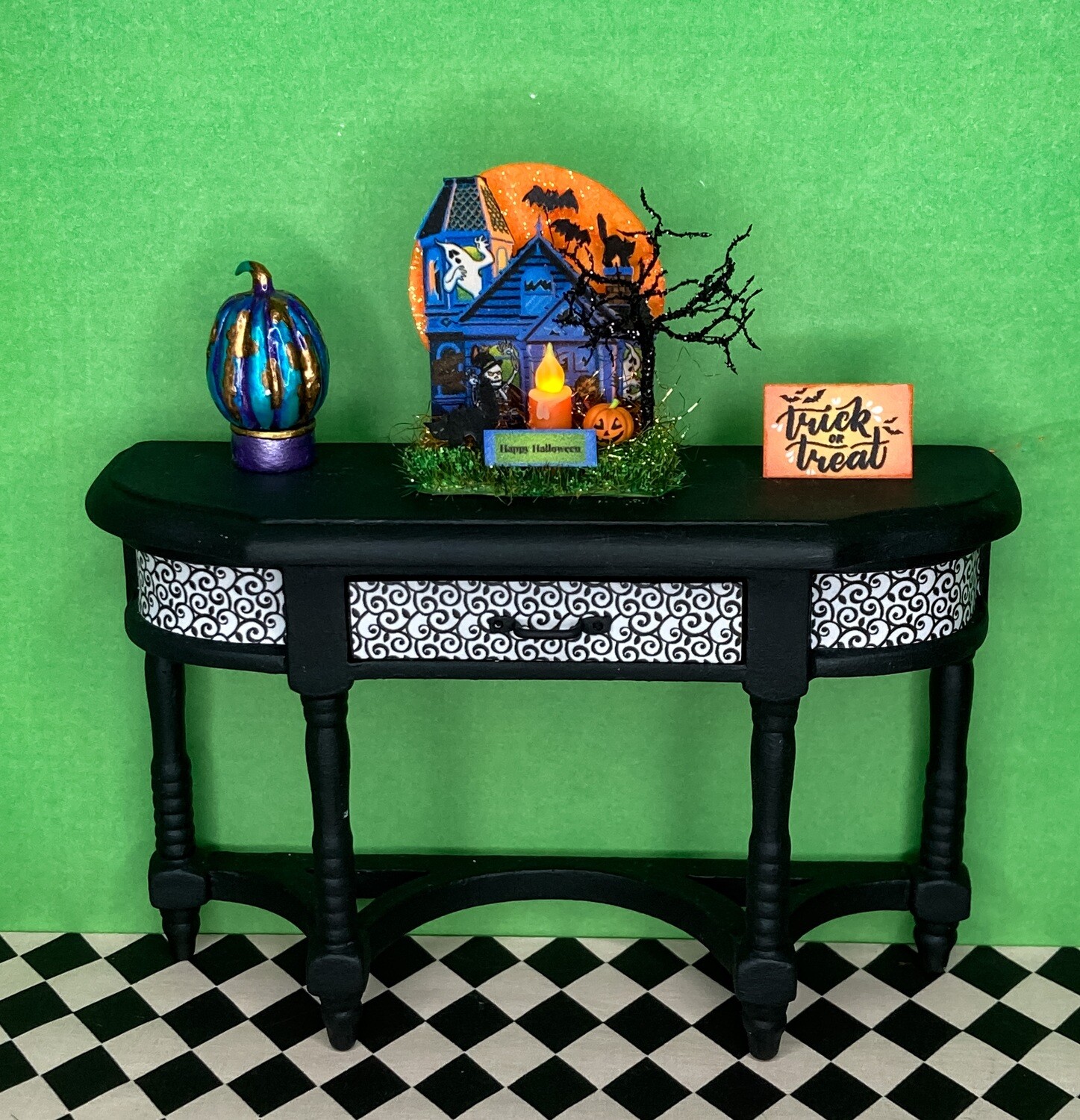 ​This 1:12 Scale Retro Illuminated Halloween Haunted House Centerpiece Display