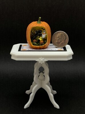 1:12 Scale Illuminated Halloween Pumpkin Diorama