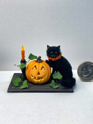 1:12 Scale Illuminated Halloween Cat and Jack-O-Lantern Tablescape