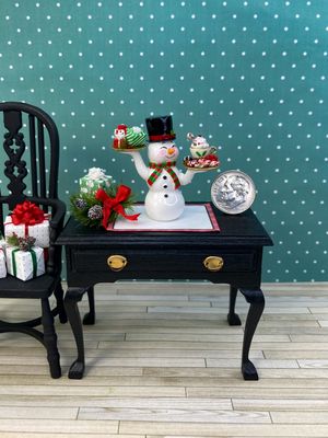 ​1:12 Scale Snowman Christmas Tabletop Server With Treats
