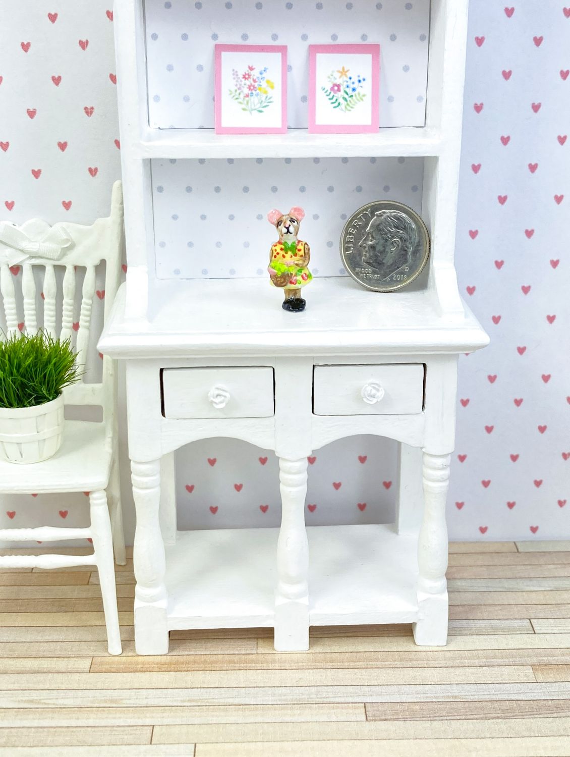 1:12 Scale Miniature Mouse Girl Figurine