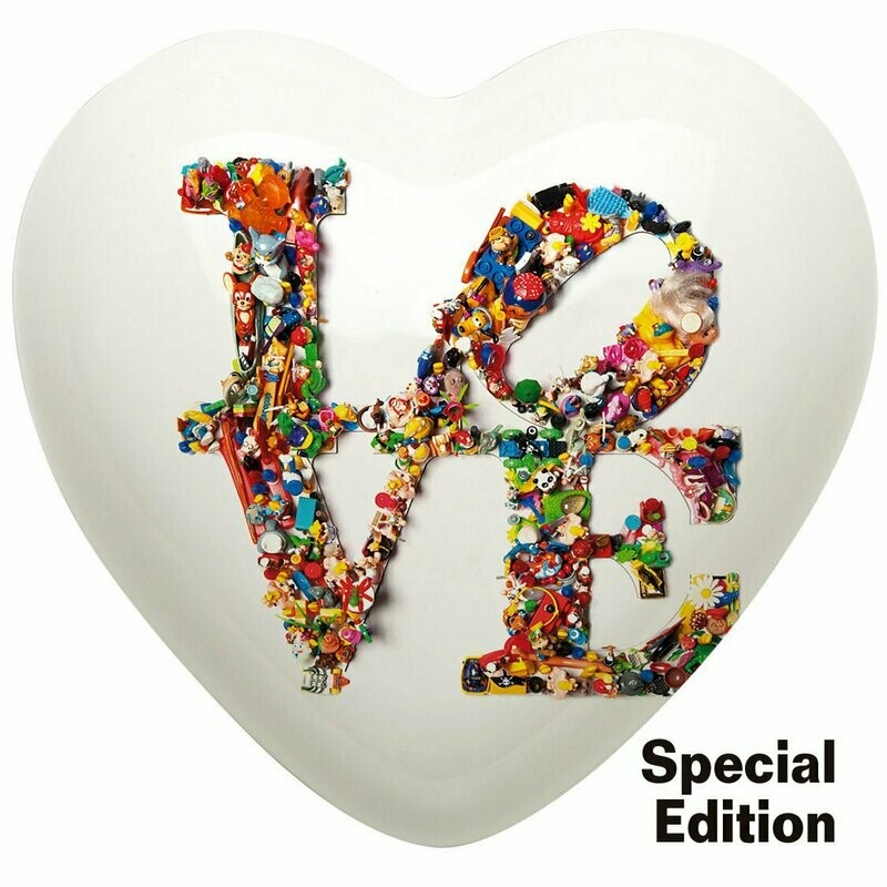 Complemento di arredo/fermacarte "Cuore Special Edition LOVE IS NOT A TOY"