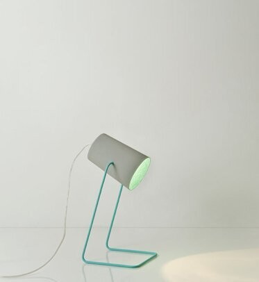 Lampada da terra "CEMENTO SUGLI SCI"