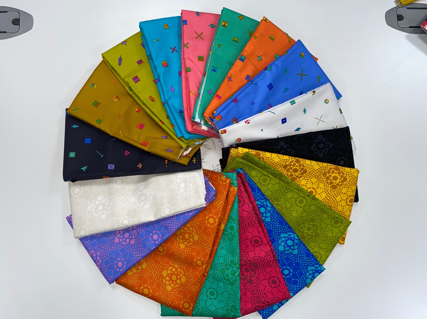Trinket And Crochet Alison Glass Fat Quarter Bundle - W11.3