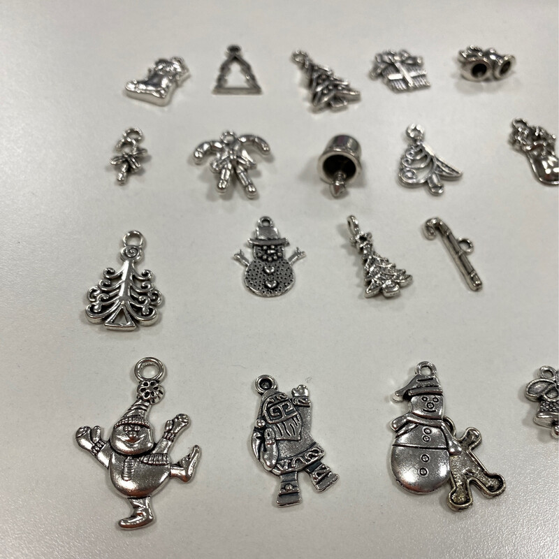 19 Christmas Charms