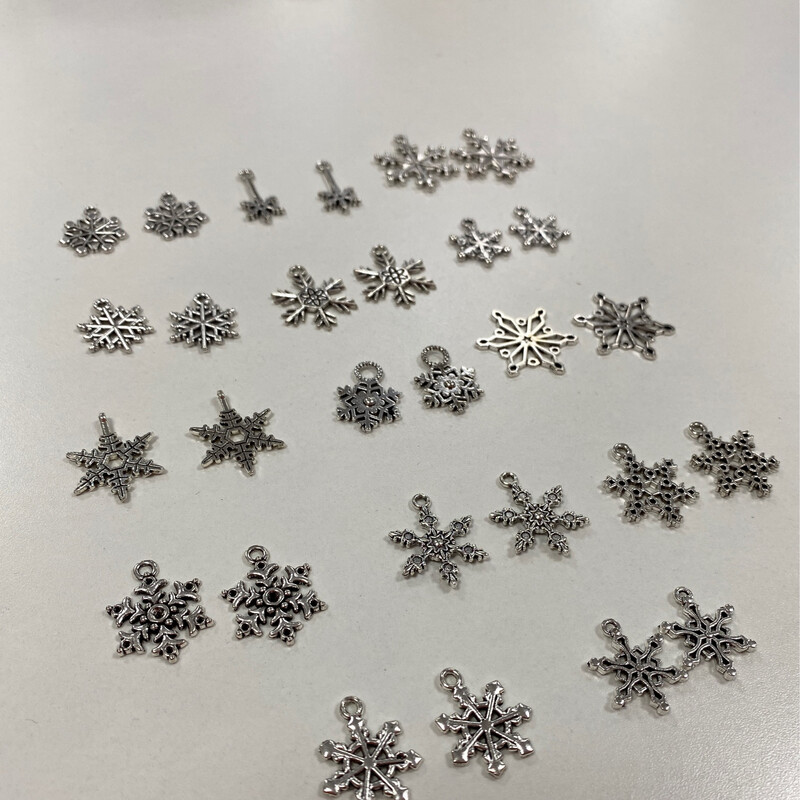 28 Christmas Star Charms