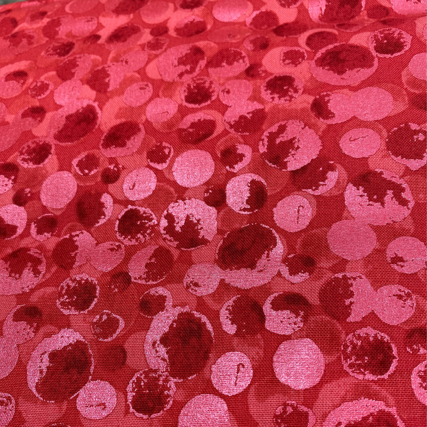 Lewis & Irene - BumbleBerries - SS22 - BB189 - Red (Pearl) - (Width of Fabric By 25cm) - W02.2 Lewis & Irene - BumbleBerries - SS22 - BB189 - Red (Pearl) - (Width of Fabric By 25cm) - W02.2