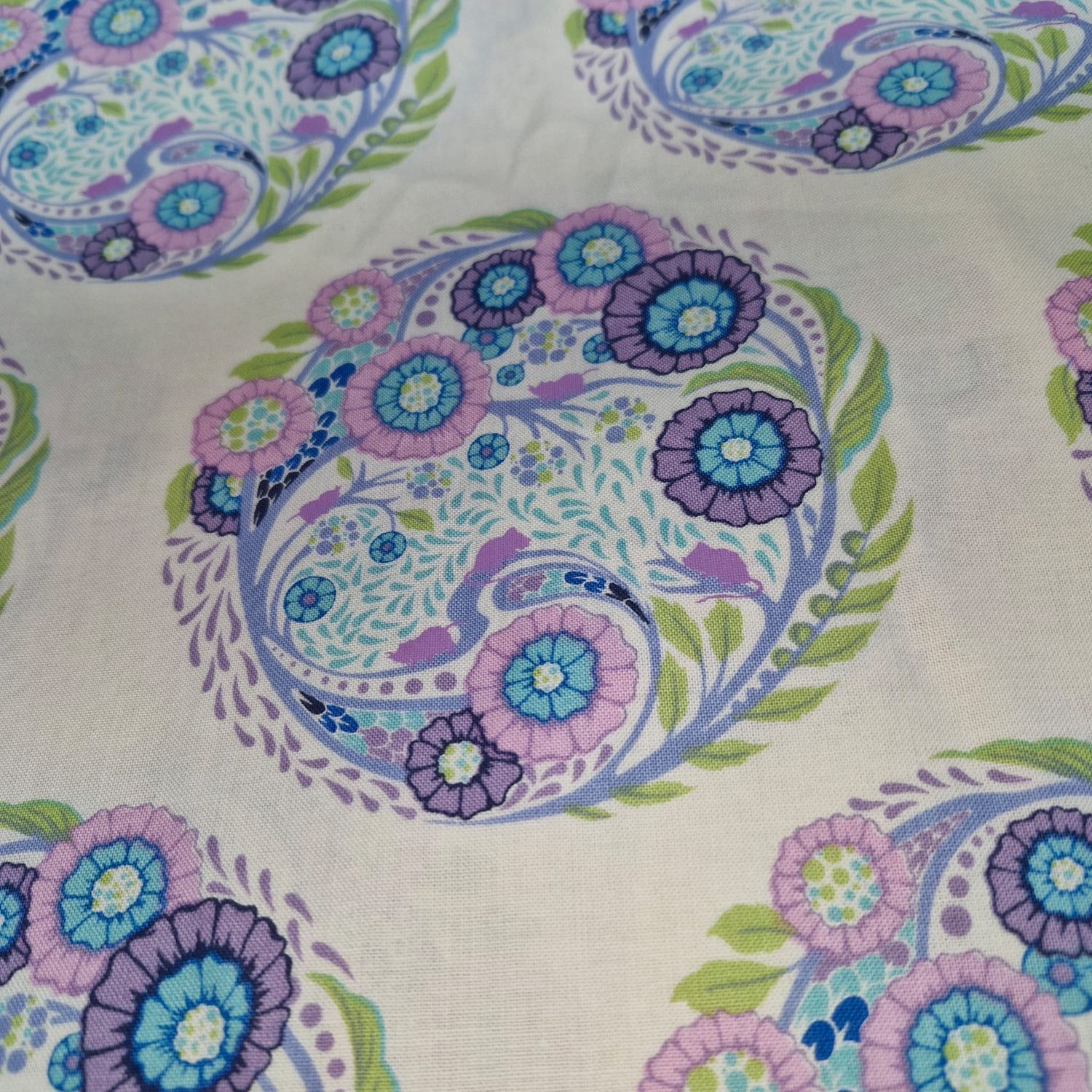 Tula Pink - Out Of Print - Parisville - Topiary - Cream & Lilac - PWTP003 - Fat Quarter - Fab45