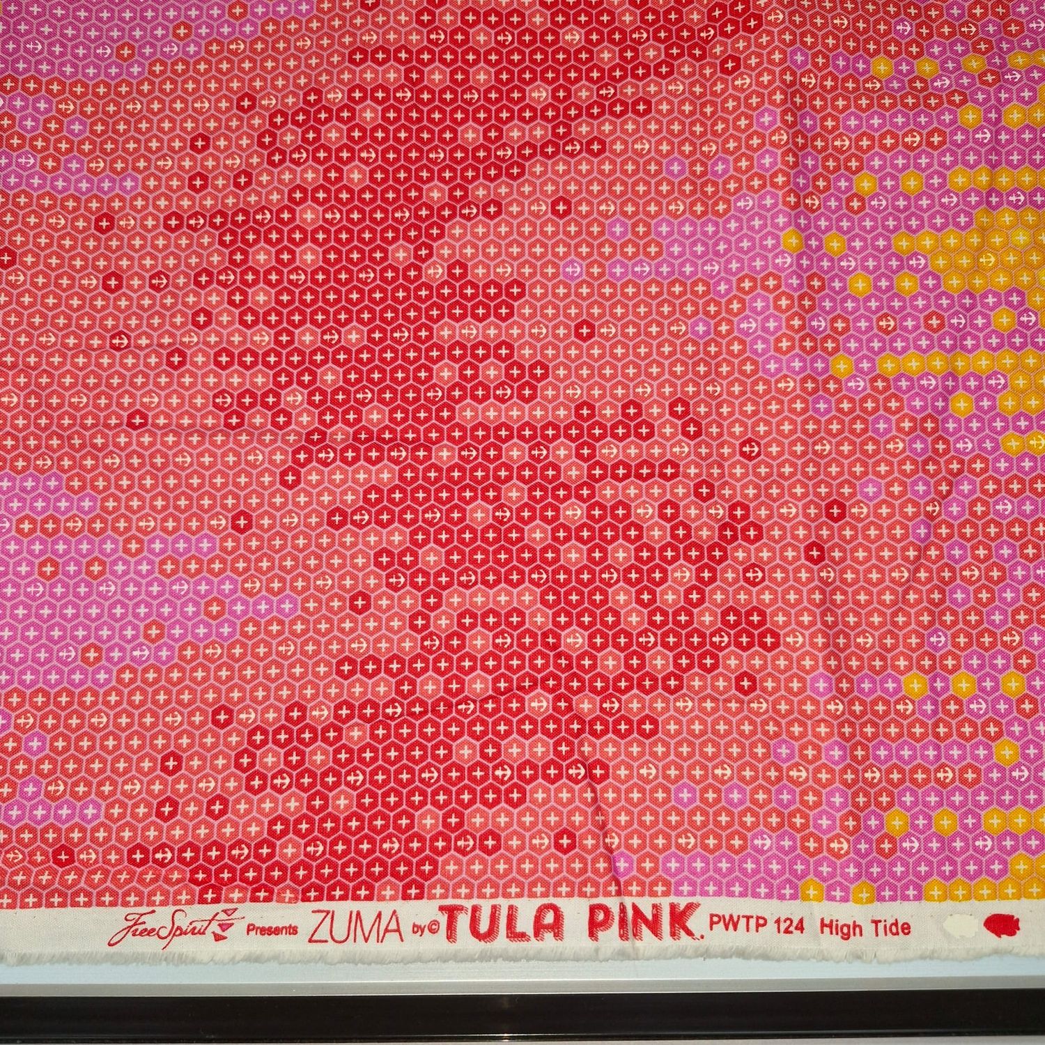 Tula Pink - Out Of Print - Zuma - High Tide - Pink - PWTP124 - Fat Quarter - Fab58
