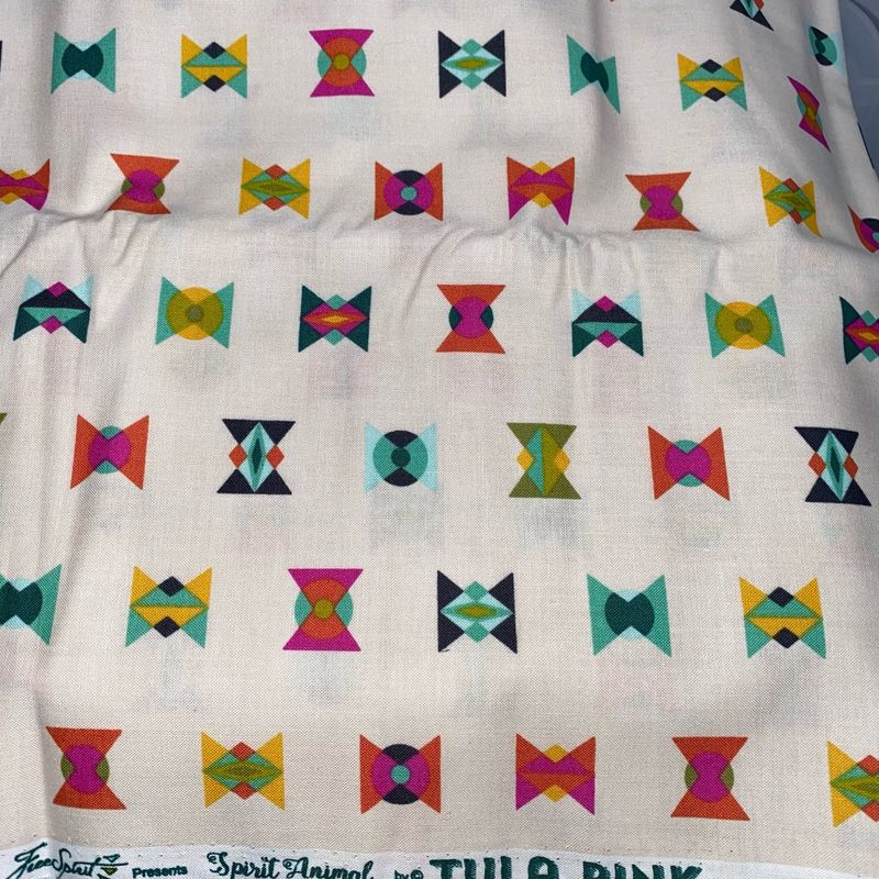 Tula Pink - Out Of Print - Spirit Animal - Arrow Heads - Cream - PWTP043 - Fat Quarter - Fab108