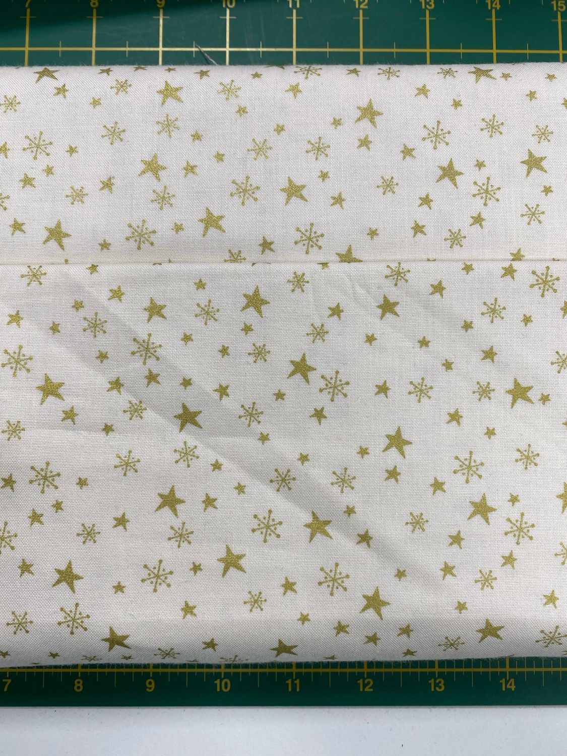 Makower - Metallic Gold Stars - 1668-Q - Cream - W15.2 - Christmas