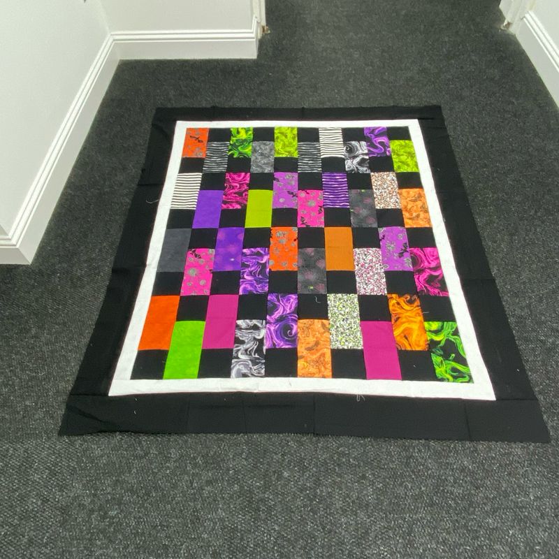 Libs Elliott - iQuilt Hot Stones Quilt - Phantasm Kit Black