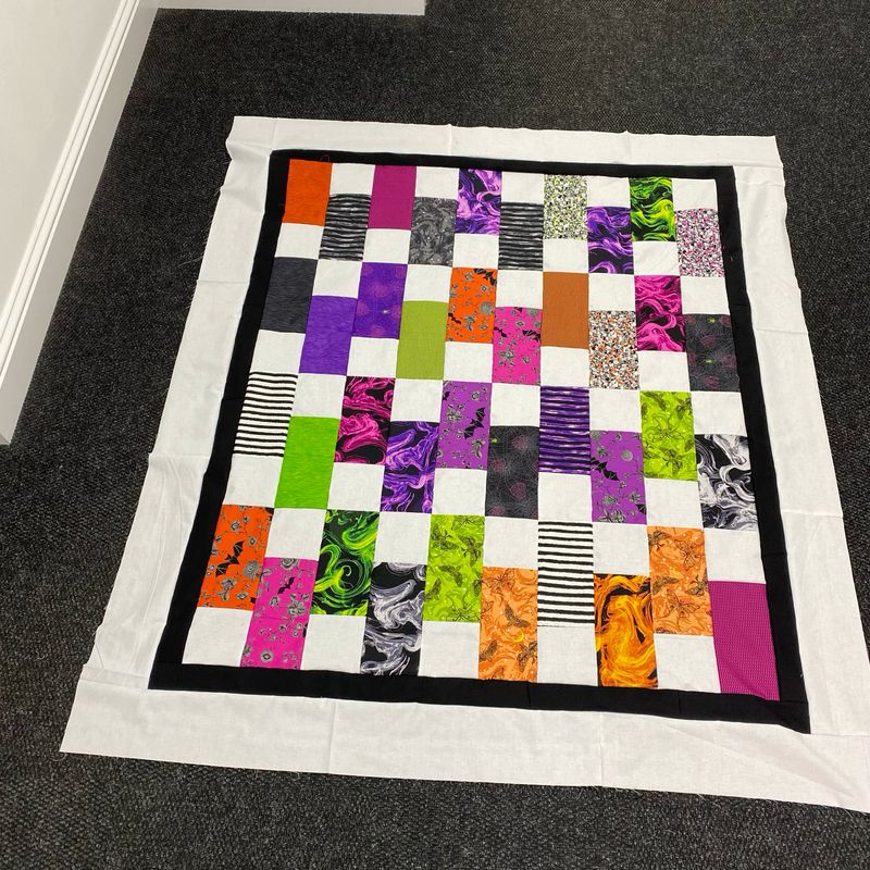 Libs Elliott - iQuilt Hot Stones Quilt - Phantasm Kit White