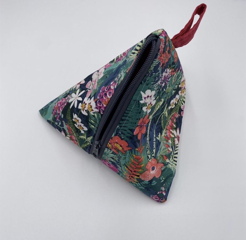 iQuilt Flower Triangle Pod Sewing Kit - Makes 2