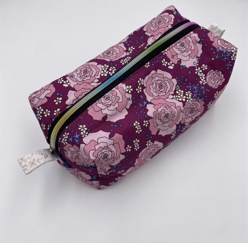 iQuilt Purple Crafty Lass Makeup Bag Kit