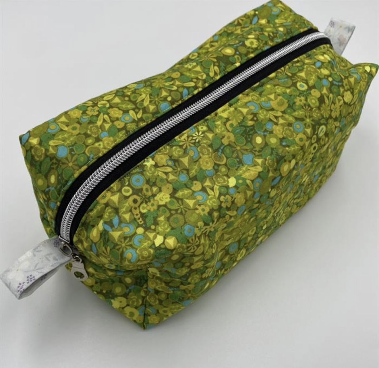 iQuilt Green Alison Glass Fabric Makeup Bag Kit