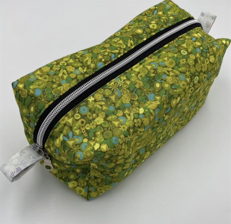 iQuilt Green Alison Glass Fabric Makeup Bag Kit