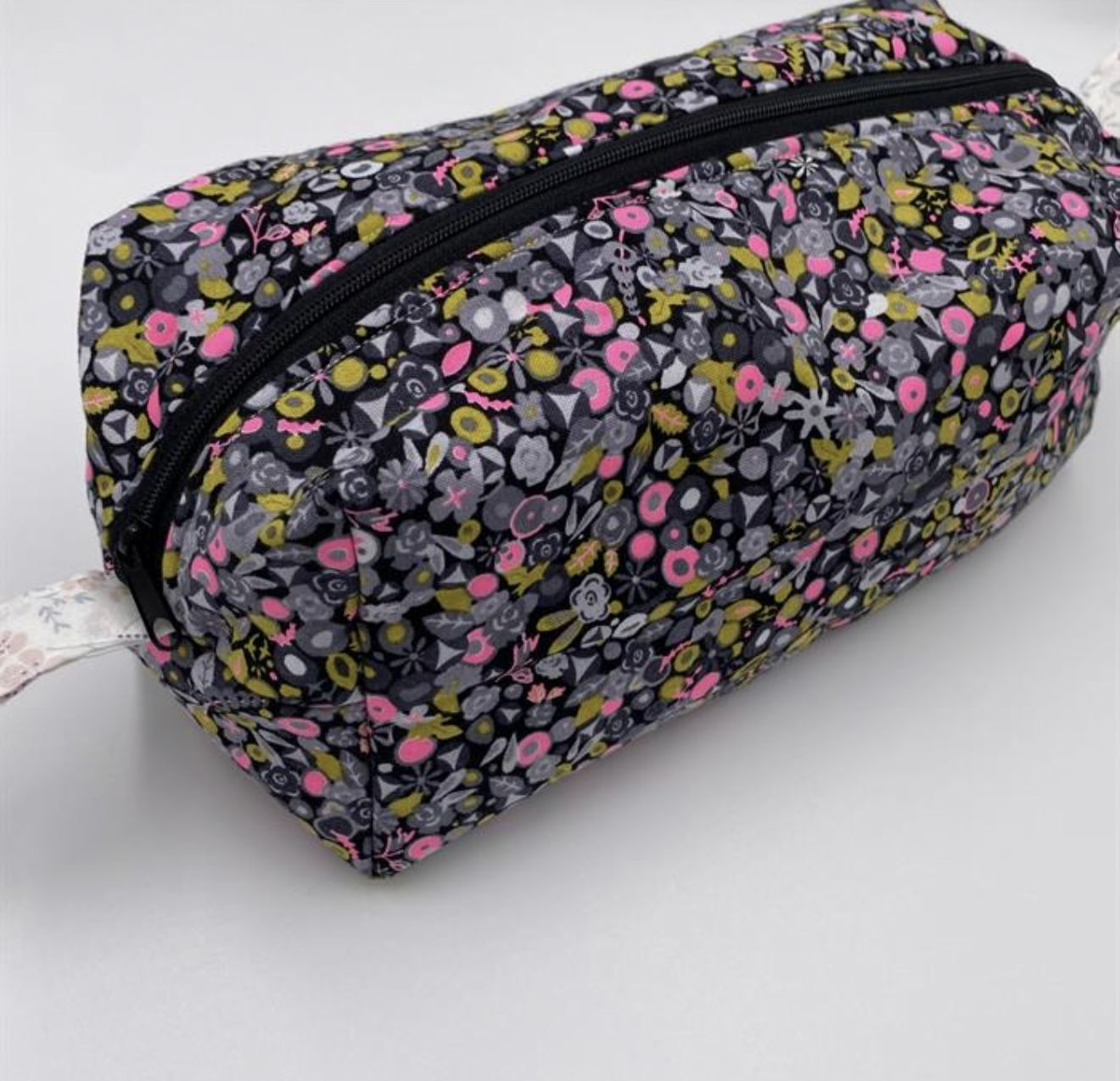 iQuilt Black Alison Glass Fabric Makeup Bag Kit