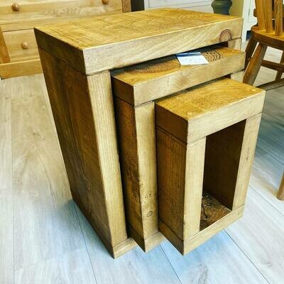 Rustic cube Nest of tables
