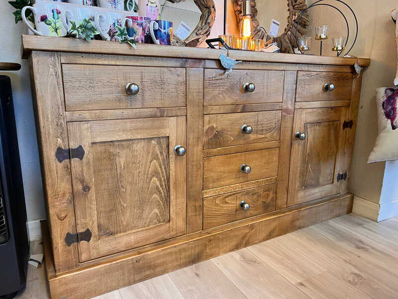 Rustic Plank charm sideboard