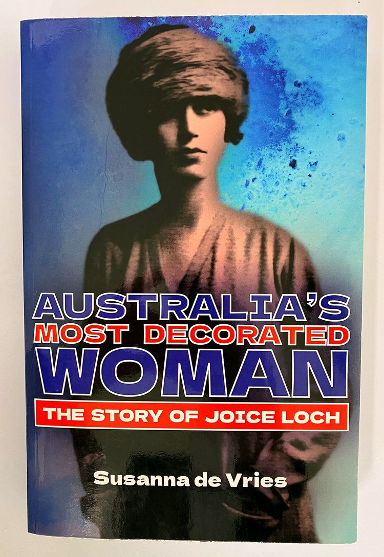 Blue Ribbons, Bitter Bread: Joice Loch - Australia&#39;s Most Heroic Woman by Susanna de Vries