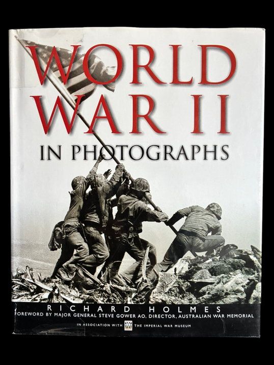 World War II in Photographs by Richard Holmes