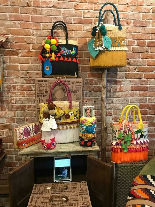 Cieiito Lindo Hand Bags