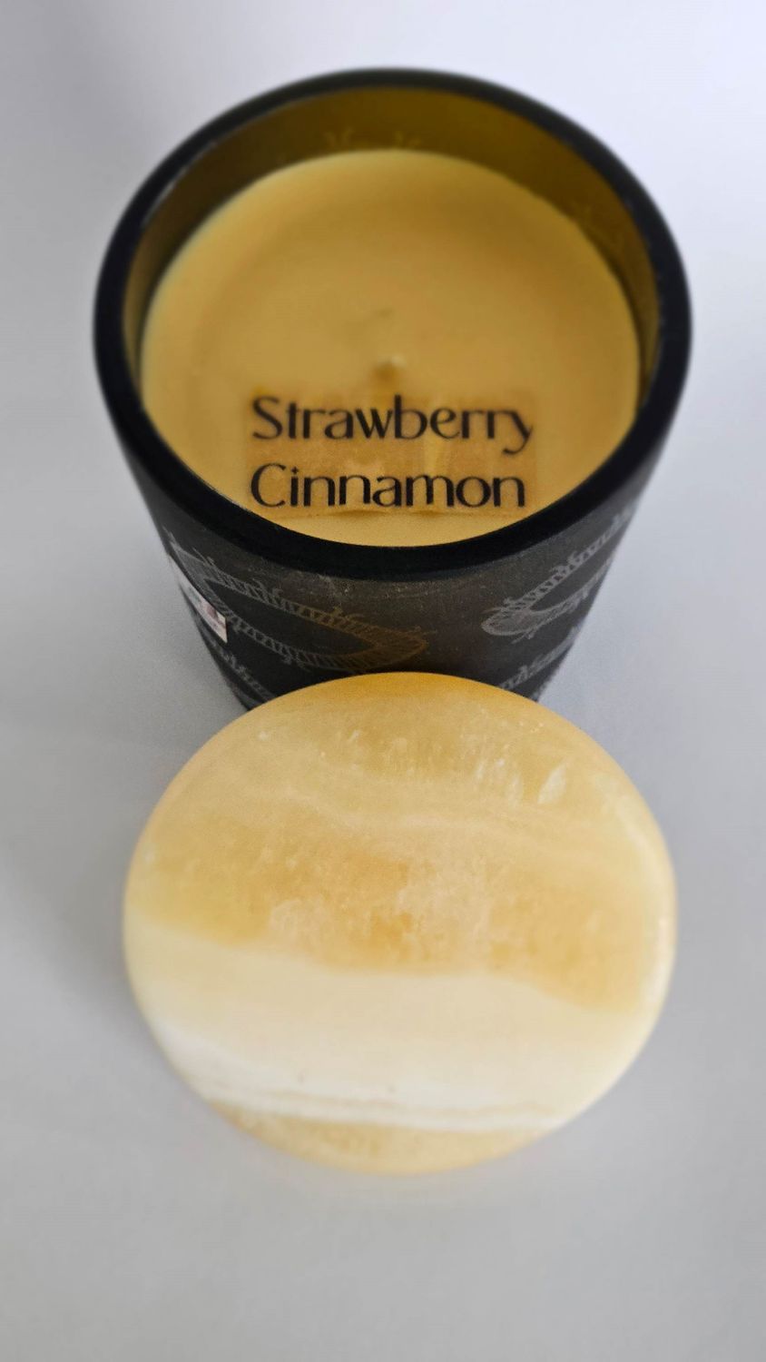 ​Strawberry & Cinnamon Candle with Alabaster cover(natural beeswax)