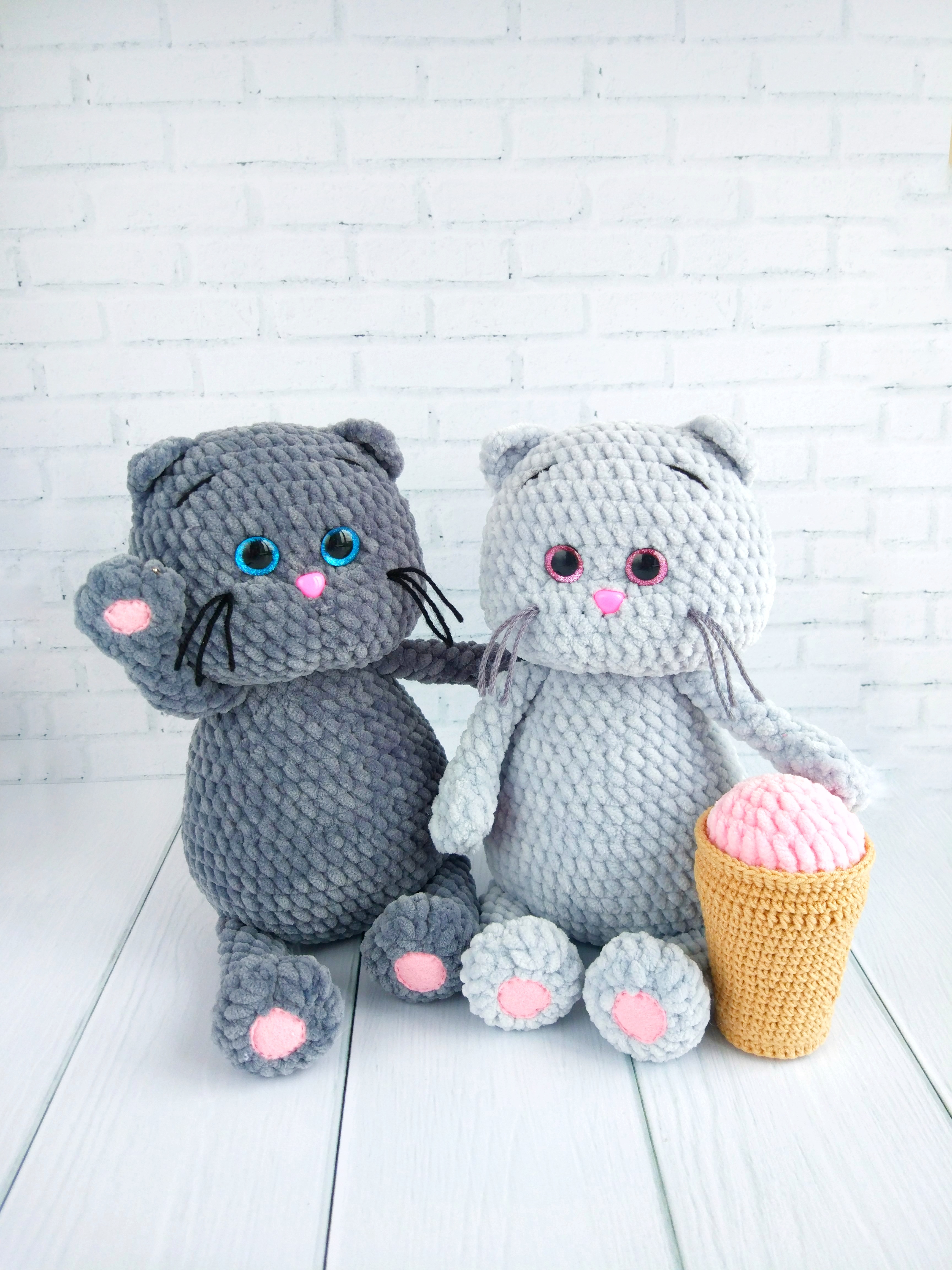 Вязание плюшевого кота крючком. Вязание плюшевого кота крючком. Вязаные игрушки татьяны мединцевой. Вязаный кот крючком из плюшевой пряжи. Игрушки из плюша.