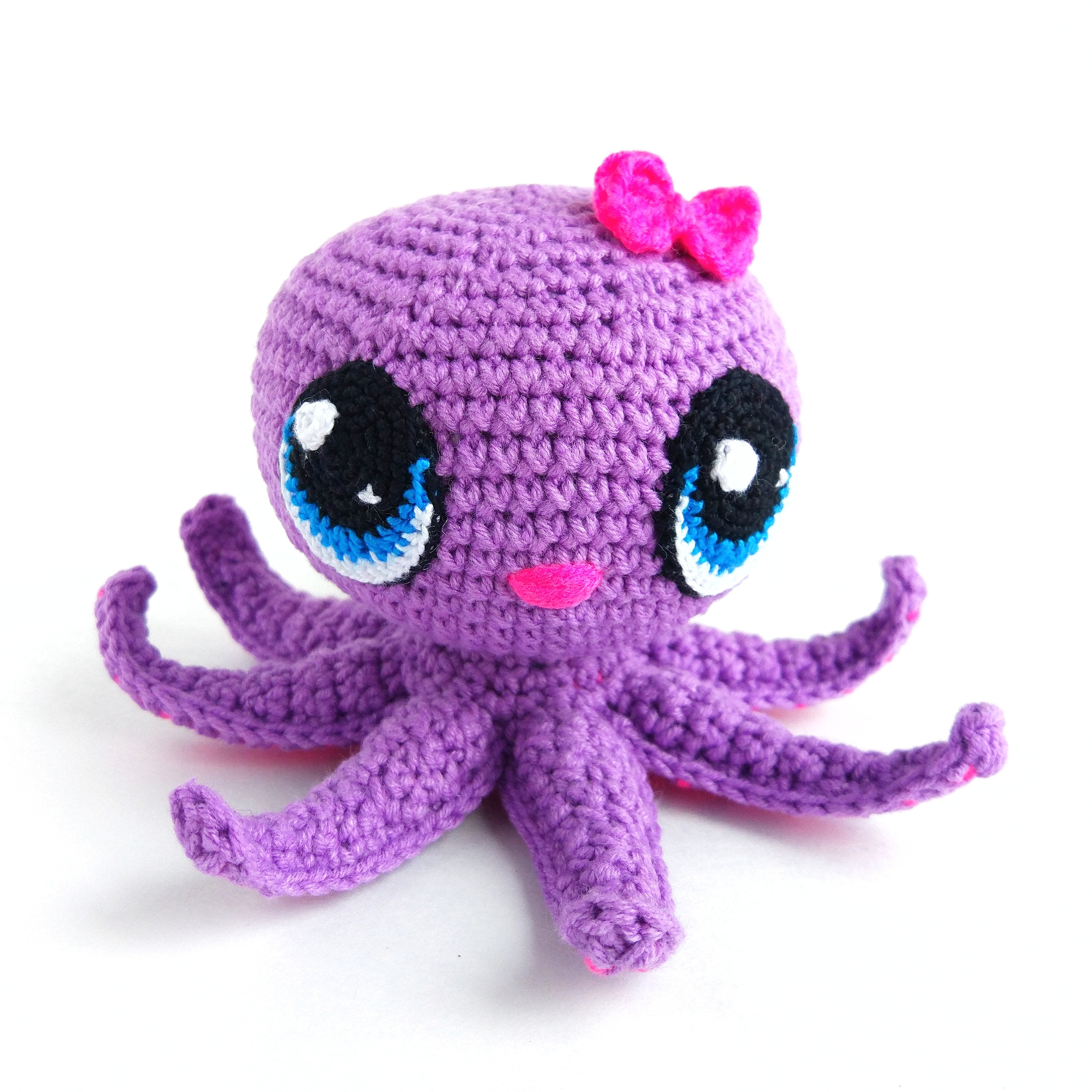 Игрушка амигуруми осьминожка. Игрушка амигуруми осьминожка. Осьминожка амигуруми игрушка крючком. Вязанная осминожкаигрушка крючком. Осьминог крючком.