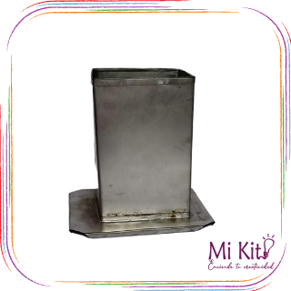 Molde cuadrado de hojalata de 10x7.5cm