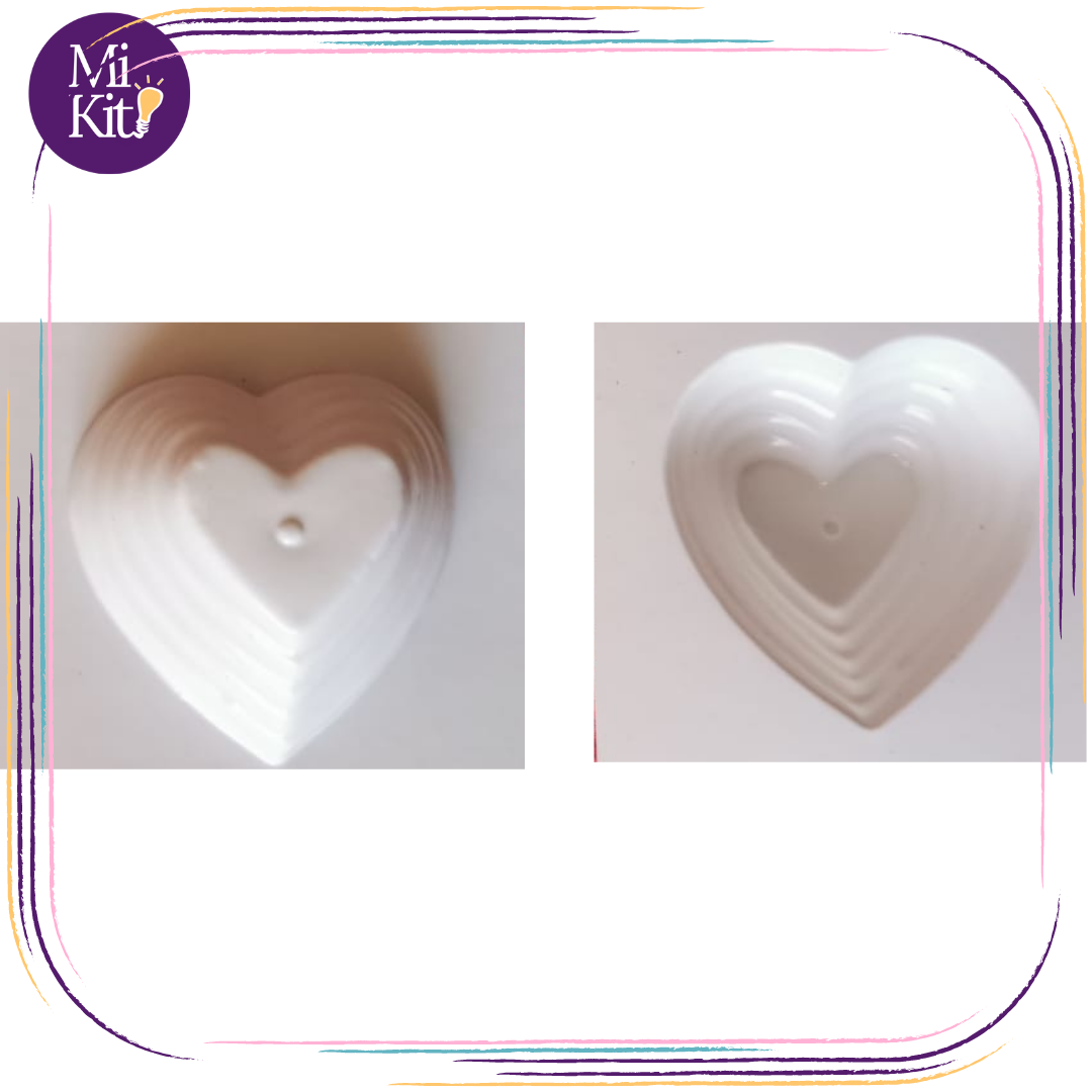 Molde plástico en forma de corazón en desnivel