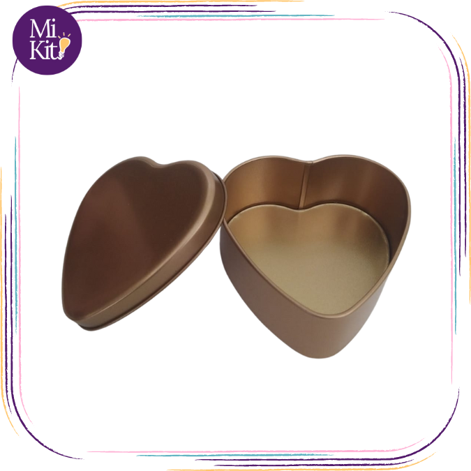 Recipiente metálico con forma de corazón, color dorado 7.5 onzas