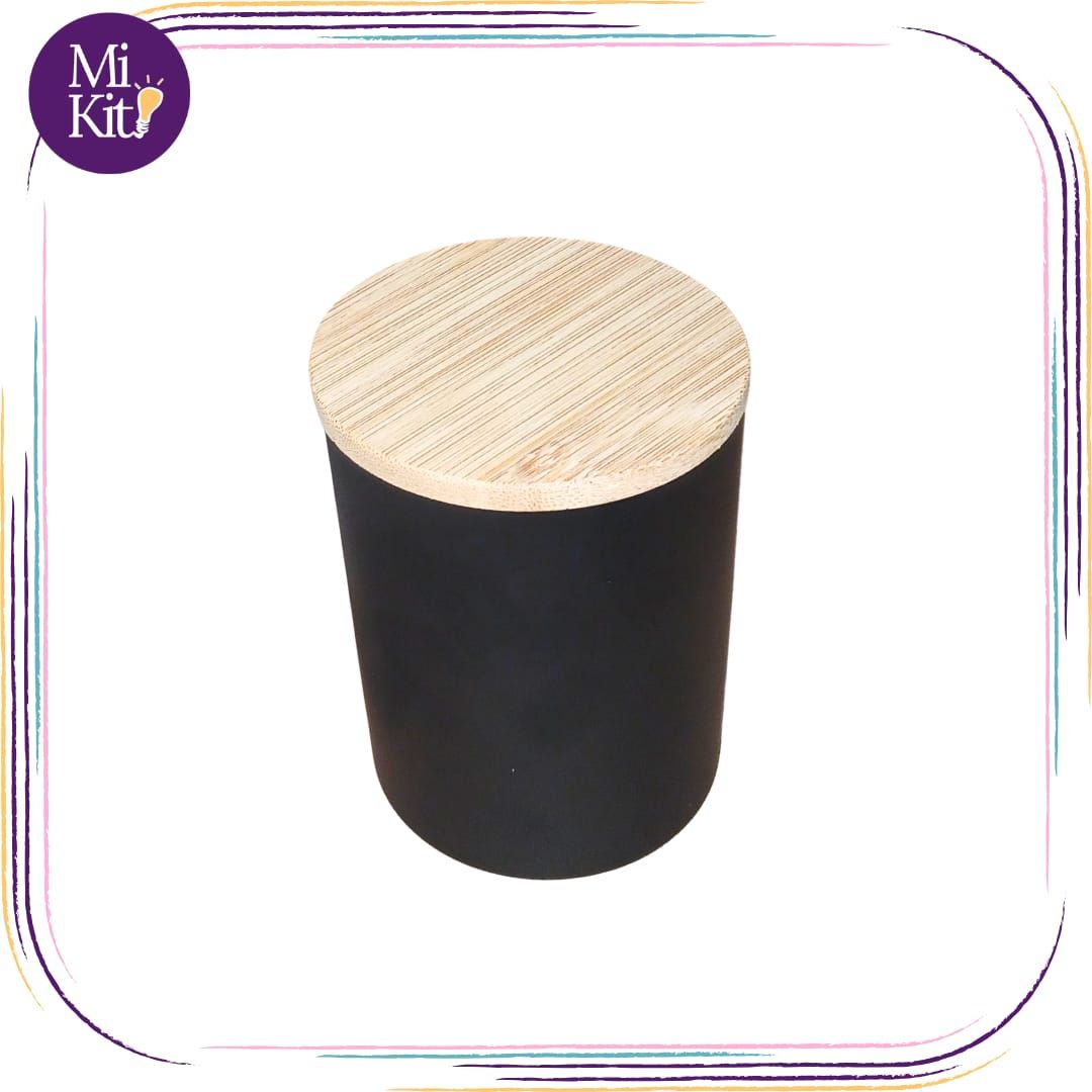 Recipiente negro de vidrio con tapadera de bambú